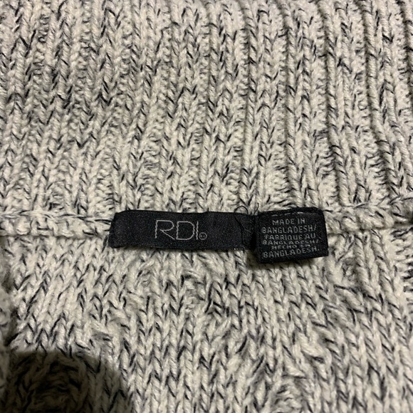 Asymmetrical sweater - Picture 8 of 8